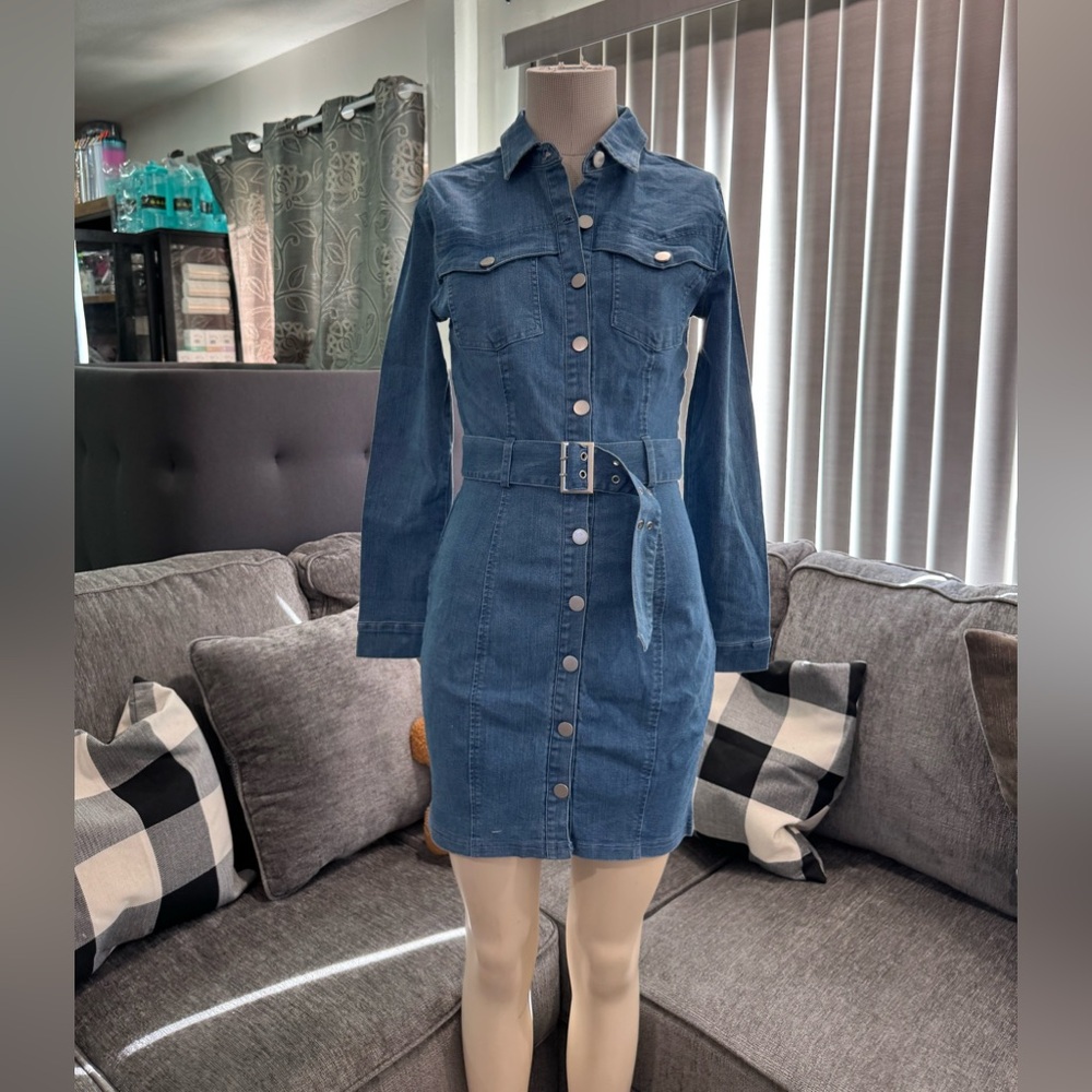 🍒BUNDLE 2 ITEMS FOR $8✨

🌸AMTIOUS long sleeve denim dress✨ - Picture 2 of 10